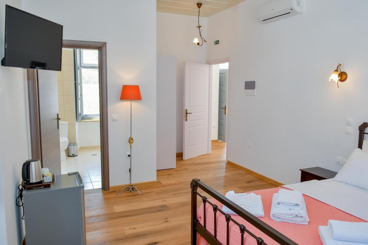 Mansion Dasi Bed & Breakfast Spetses Town Exterior photo